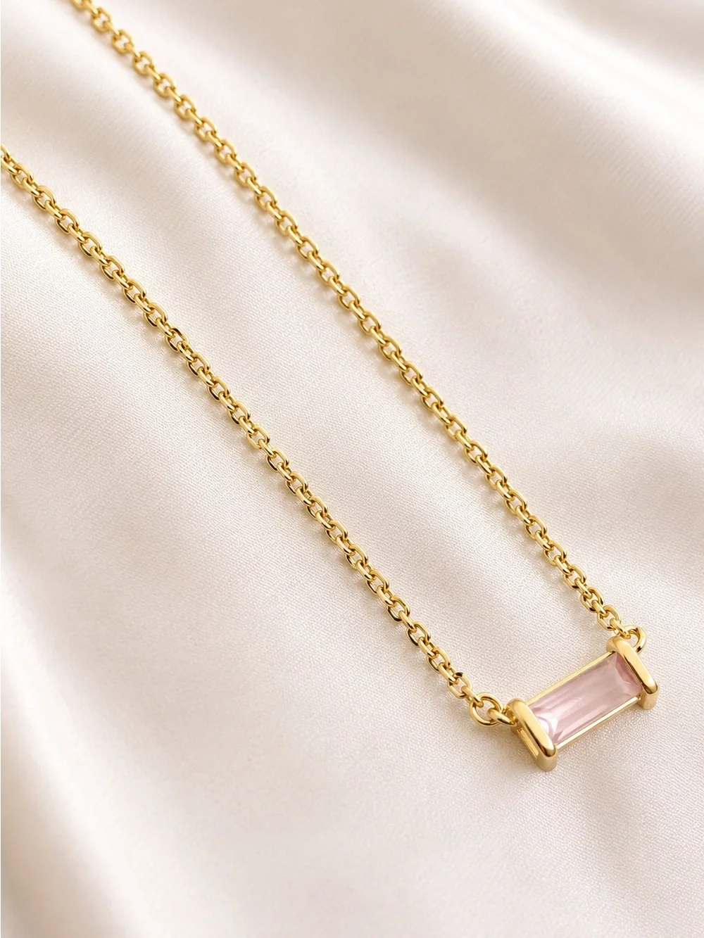 Kendra Scott Juliette Gold Pendant Necklace in Rose Quartz. - Picture 5 of 7